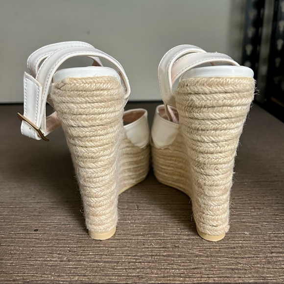 EUC white ankle strap platform petite wedge Size 215/ 3.5/ 33 - Picture 4 of 5